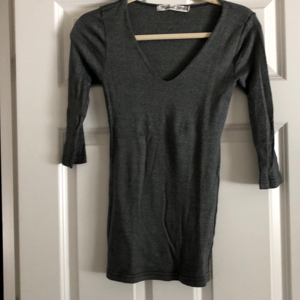 3/4 sleeve v-neck shirt